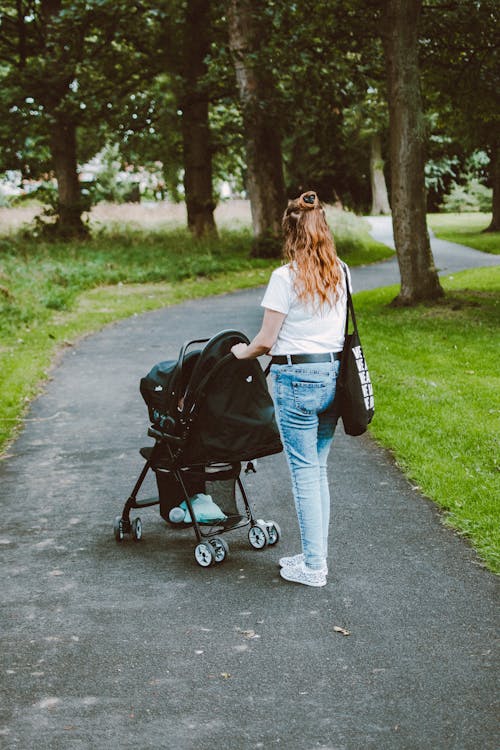 איך לבחור תיק החתלה מושלם לטיולים ולמקומות ציבוריים: מדריך חובה לאימהות עסוקות